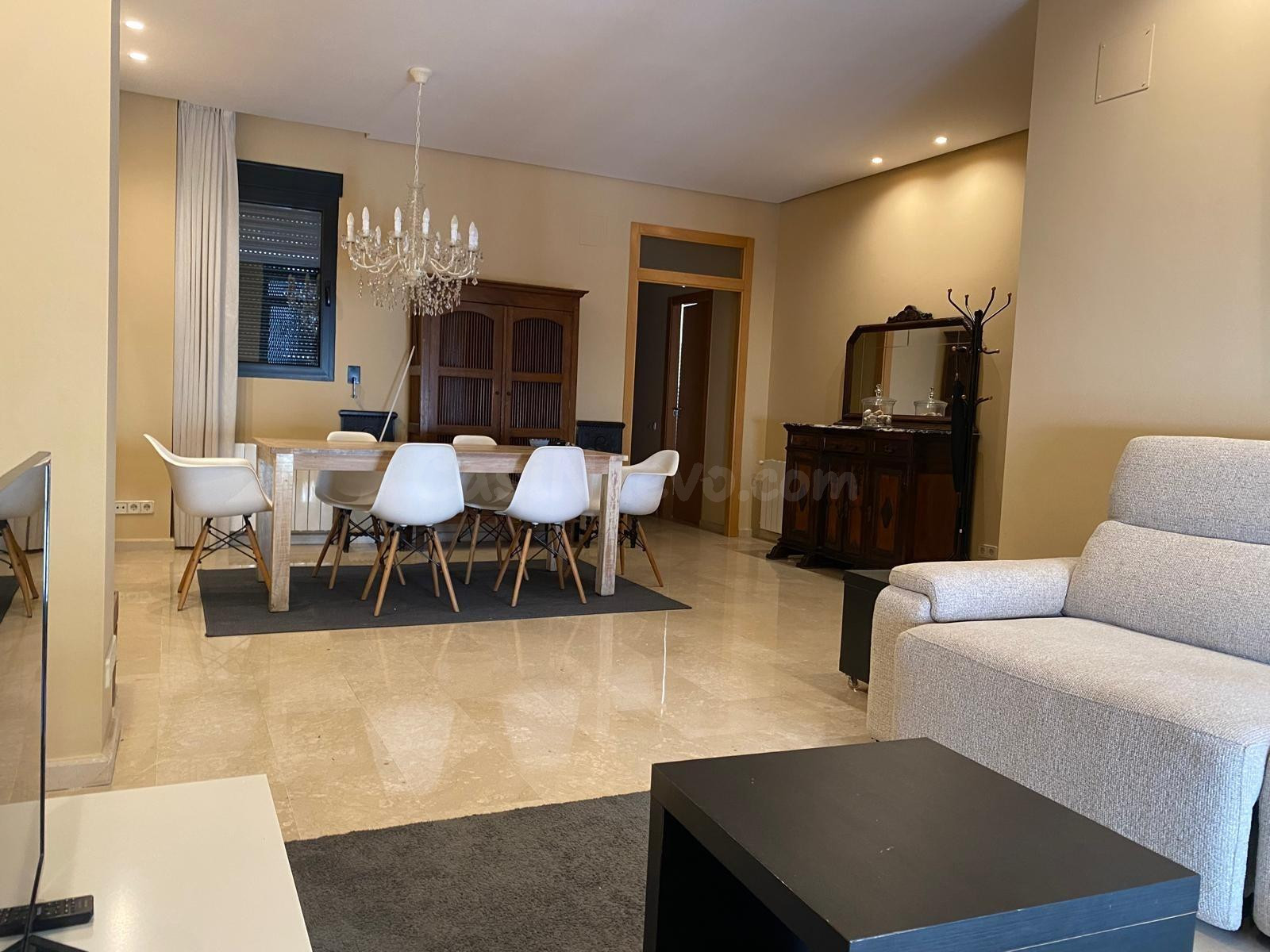 Alquiler de vivienda por un año en la calle Alcoy, Valencia.