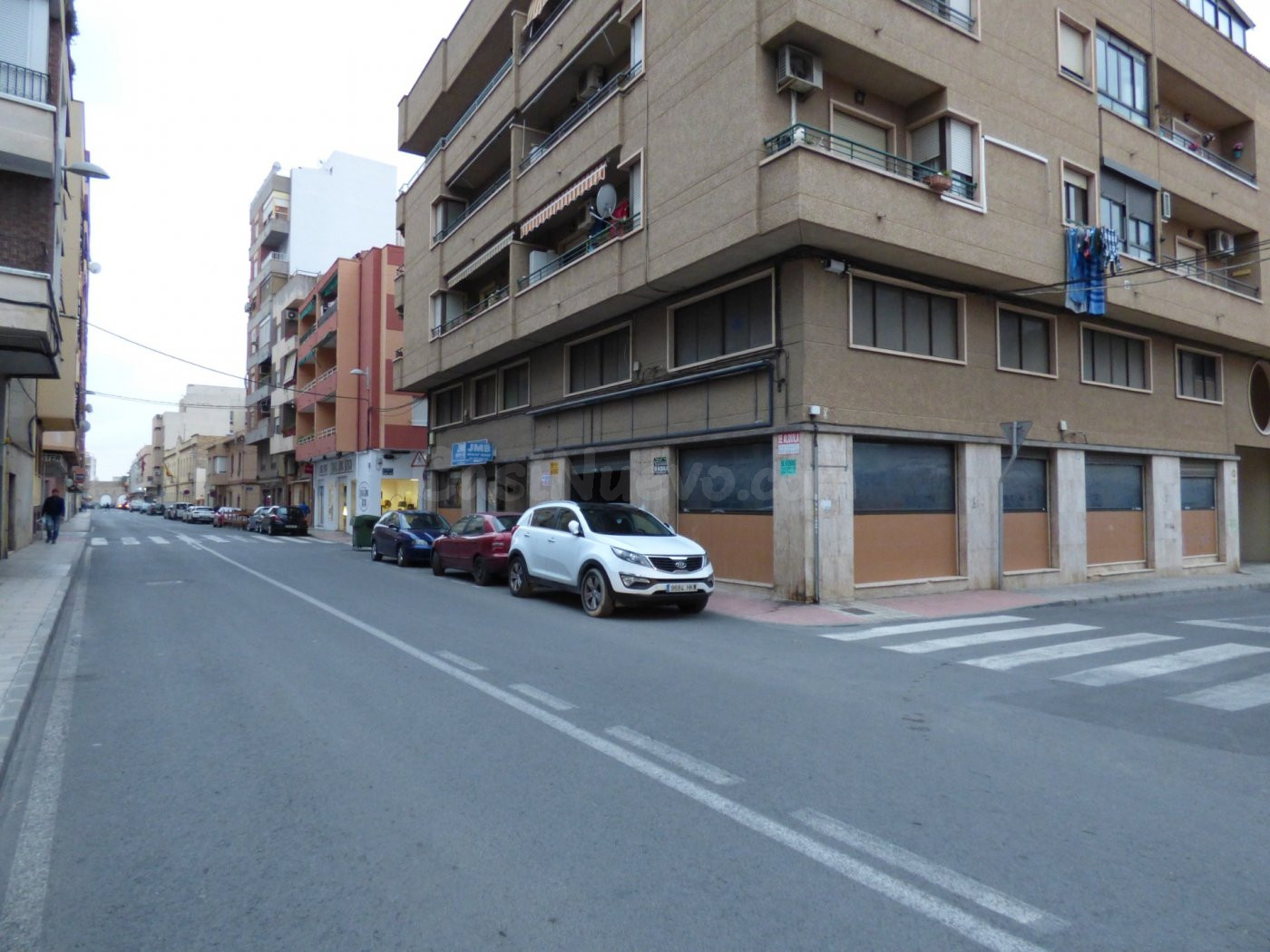 Local Comercial amplio en calle Lamberto Amat