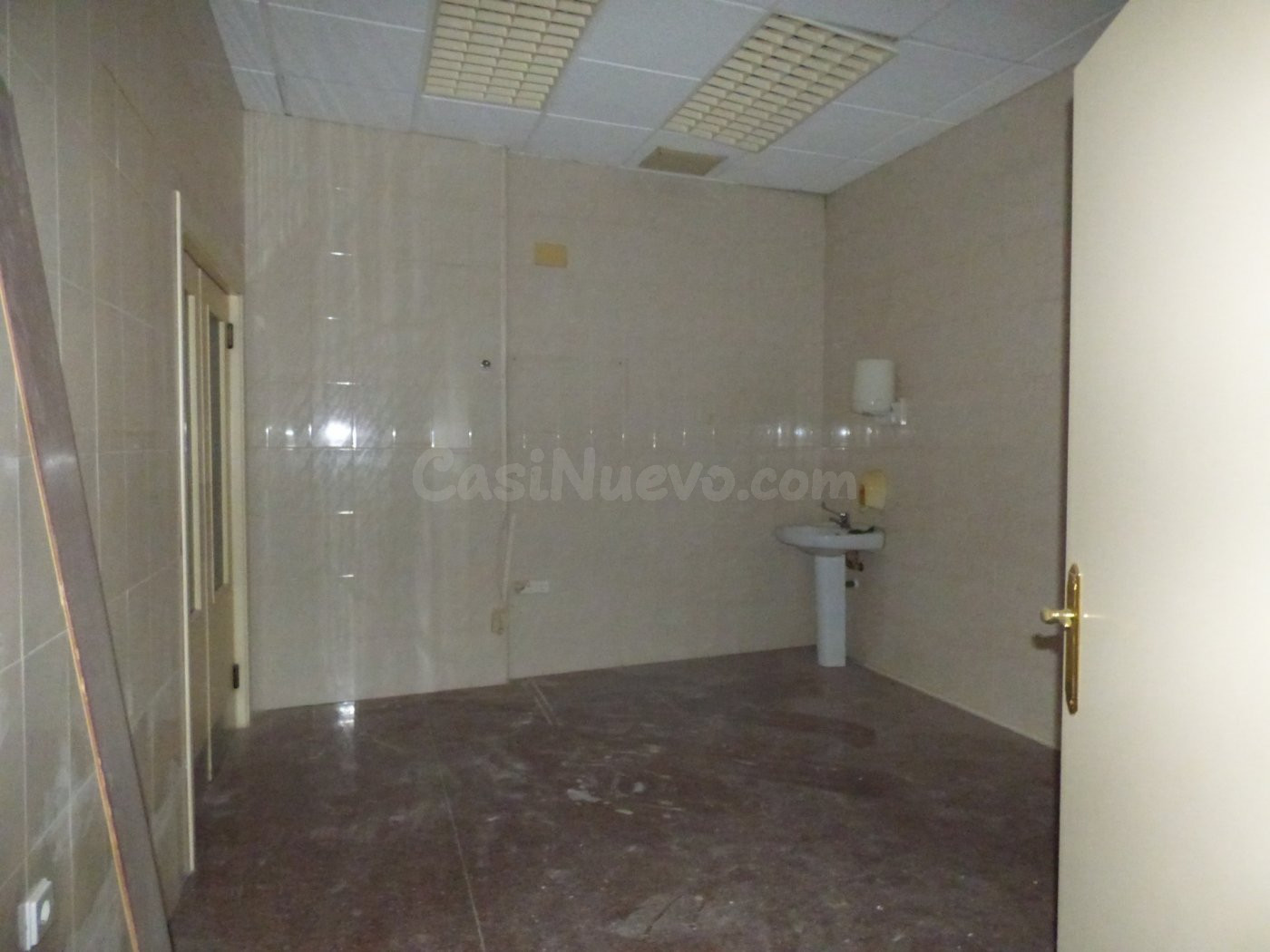 Local Comercial amplio en calle Lamberto Amat - foto 4