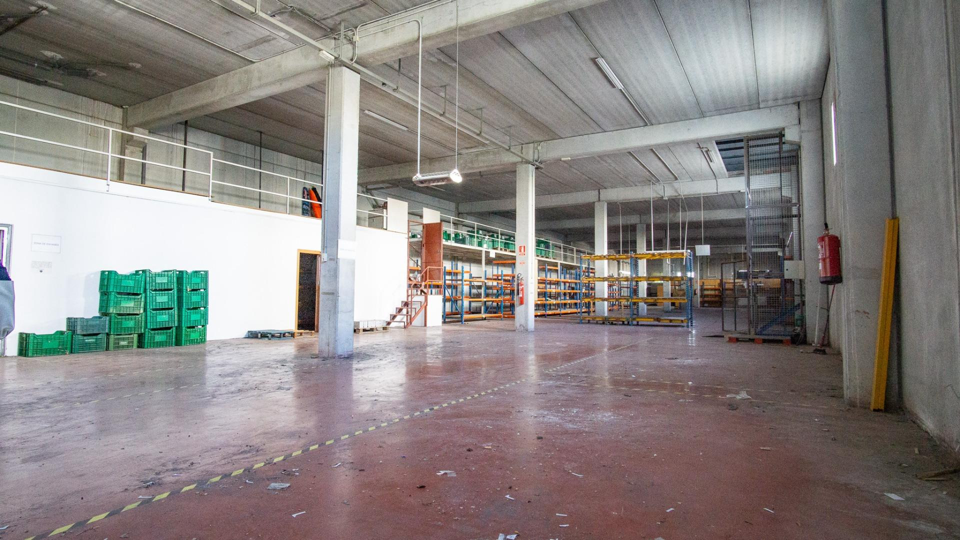 Nave Industrial, en ubicación excelente, próxima a la autoví - foto 2