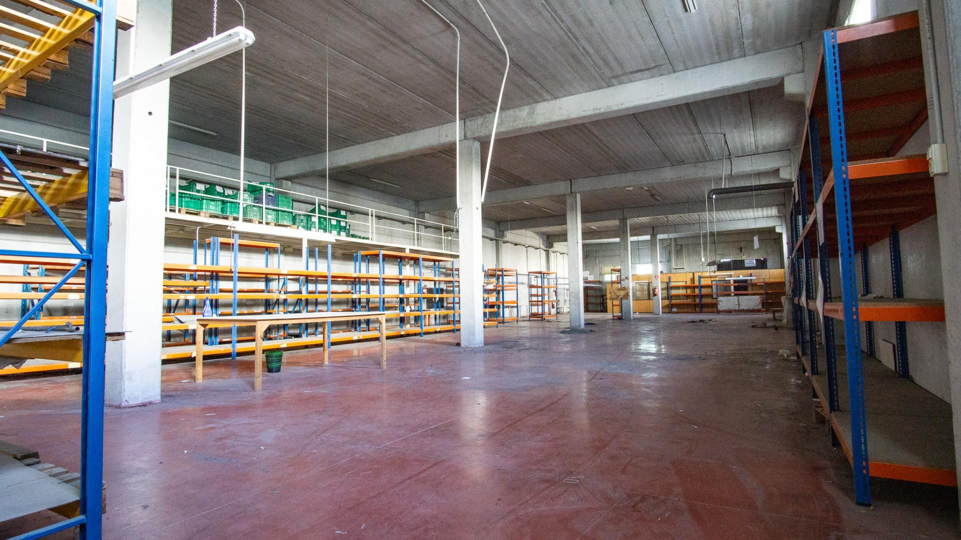 Nave Industrial, en ubicación excelente, próxima a la autoví - foto 3