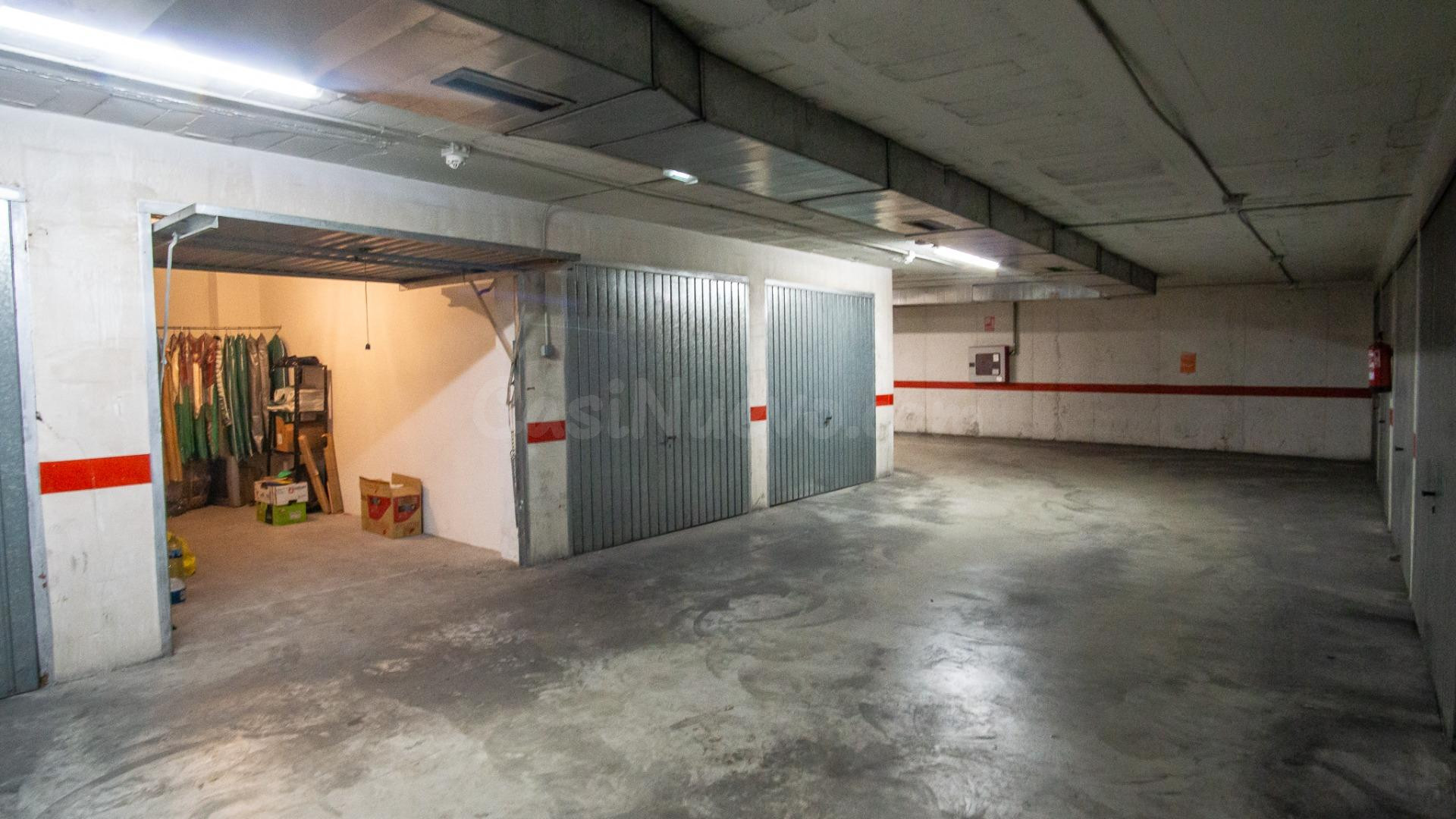 Plaza de garaje cerrada en Pablo Iglesias - foto 2