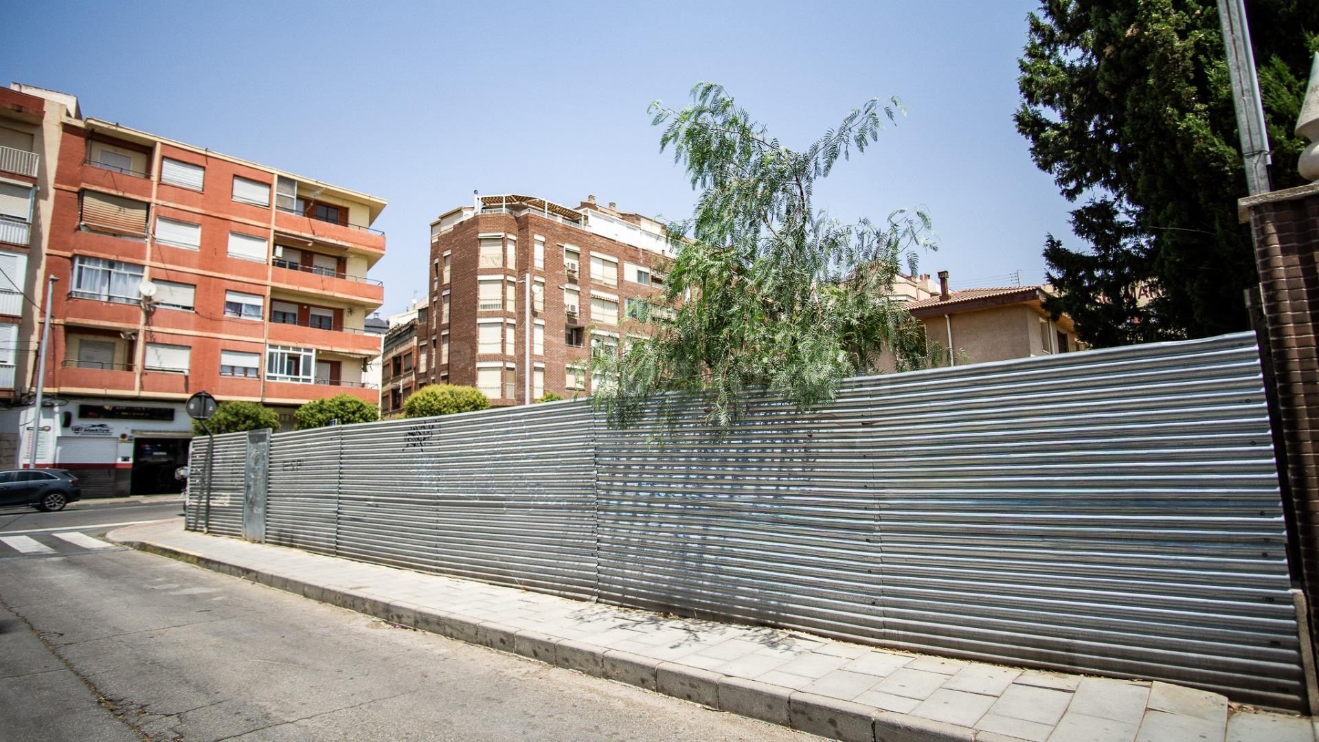 Parcela en esquina en Ciudad Vergel – Zona muy demandada - foto 2