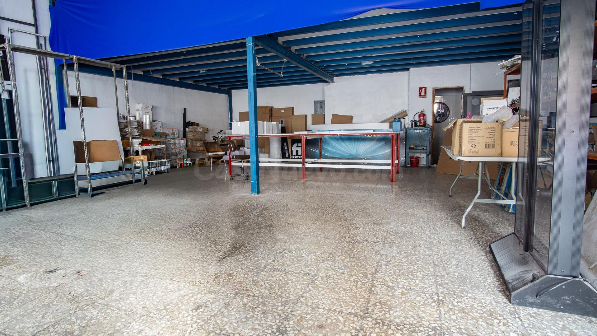 Nave o casa, ideal para convertir en vivienda - foto 3