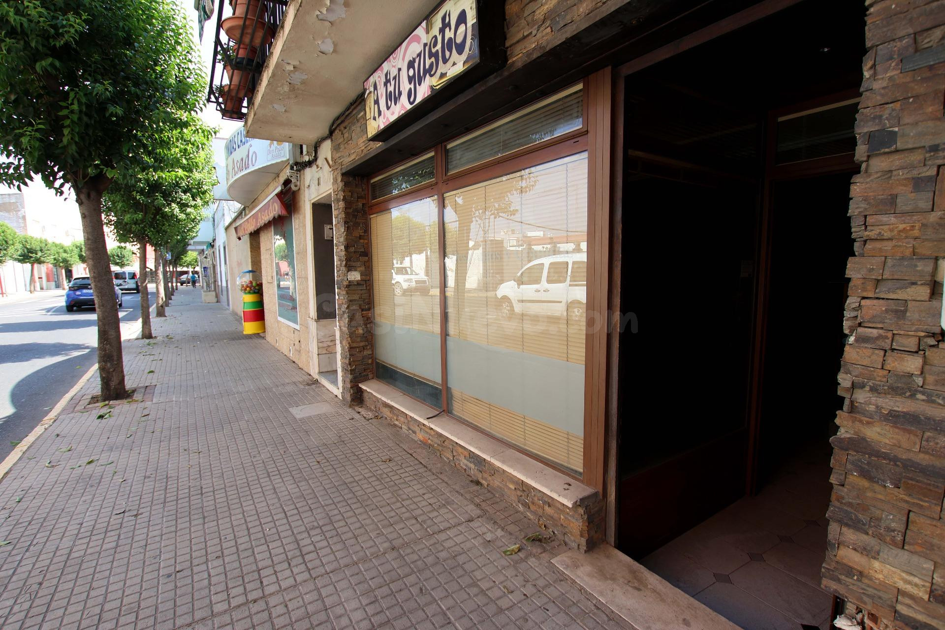 LOCAL/NEGOCIO EN CALLE PRINCIPAL DE MONTIJO - foto 3