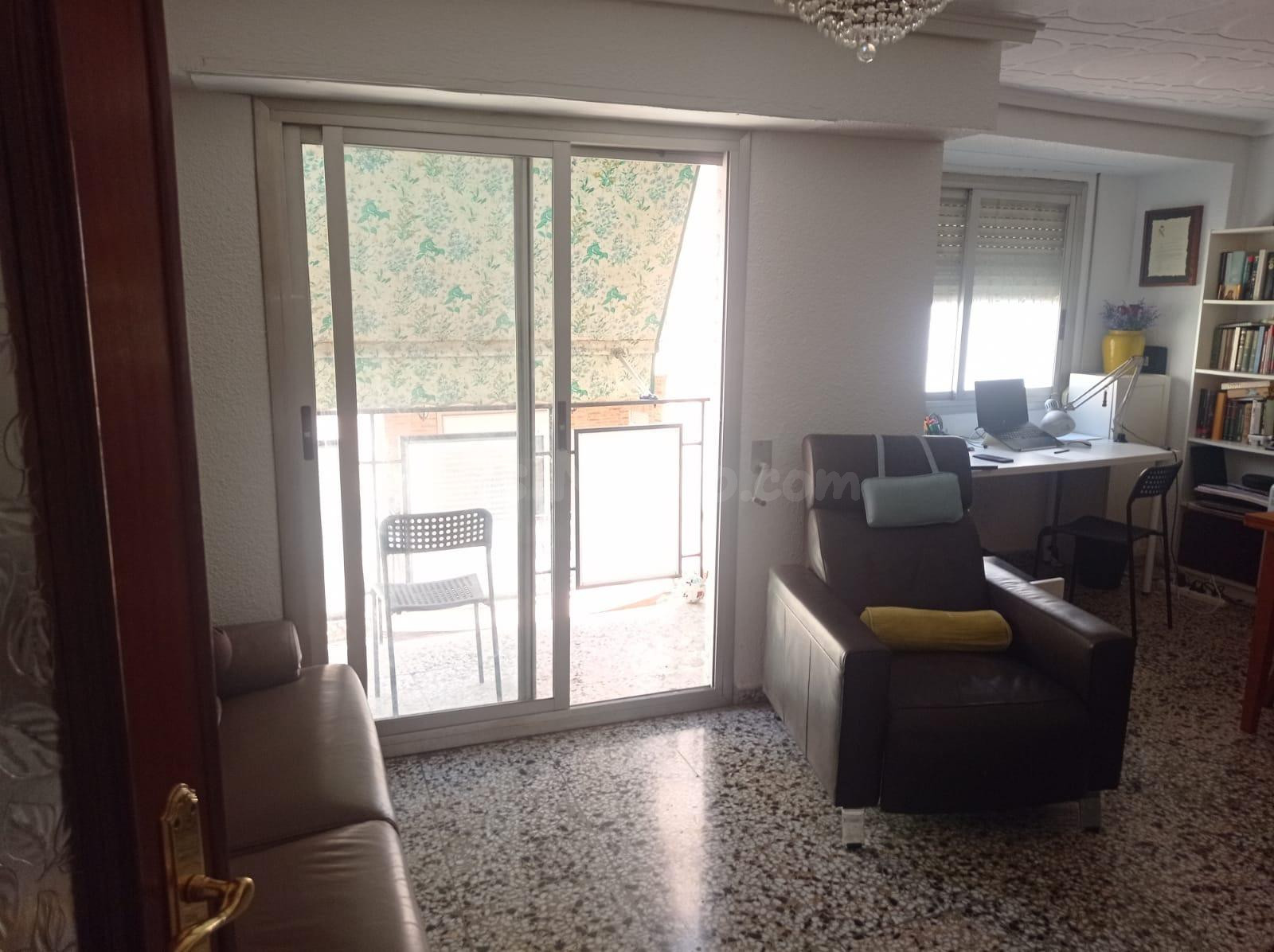 21 Inmobiliarias vende este piso en zona ayuntamiento con as - foto 2