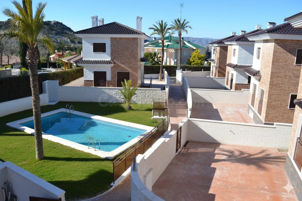 ¡Tu Chalet Soñado en Loma Badá, Petrer! ✨