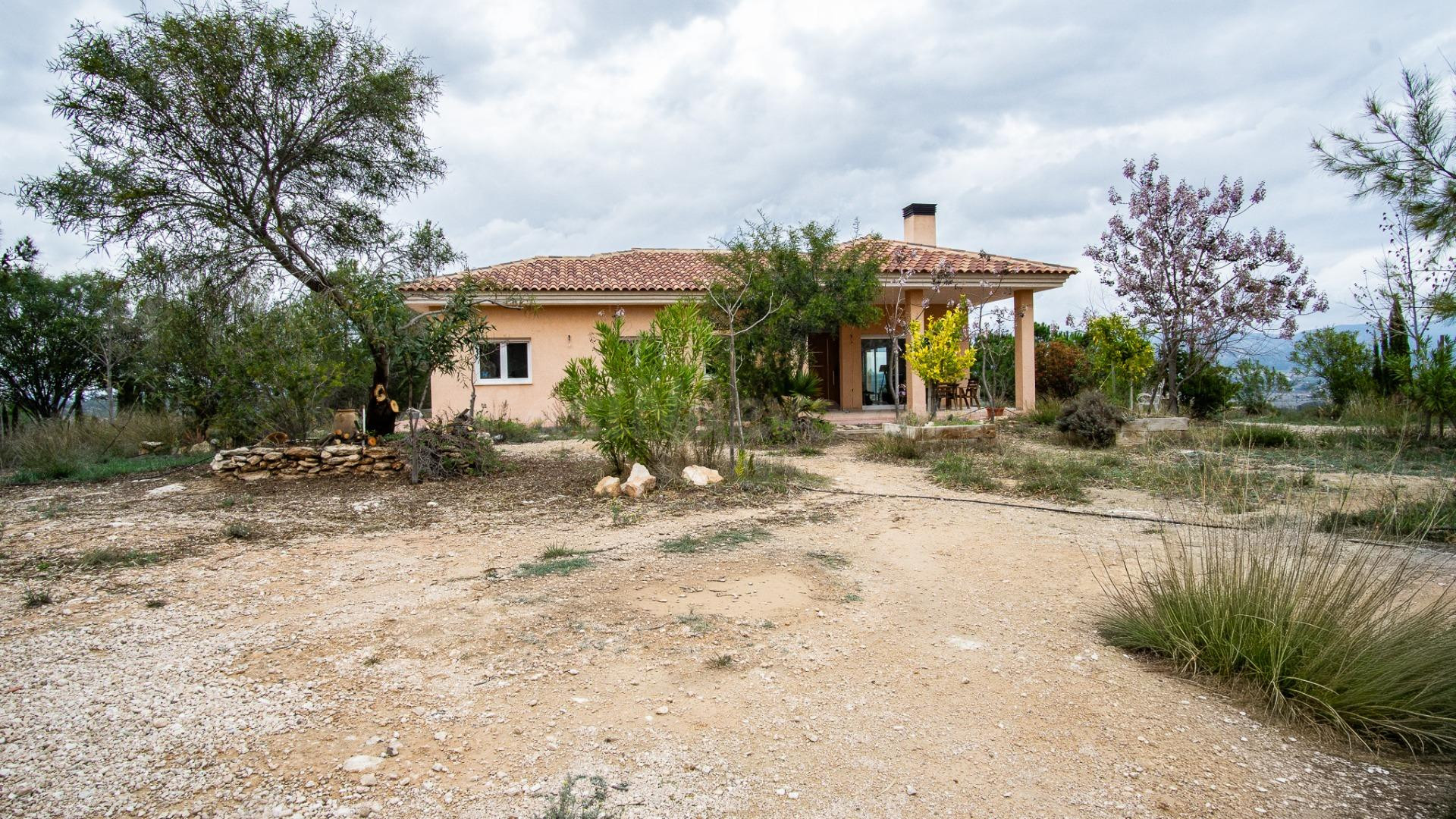 Chalet de obra nueva en venta entre Elda y Sax – listo para 