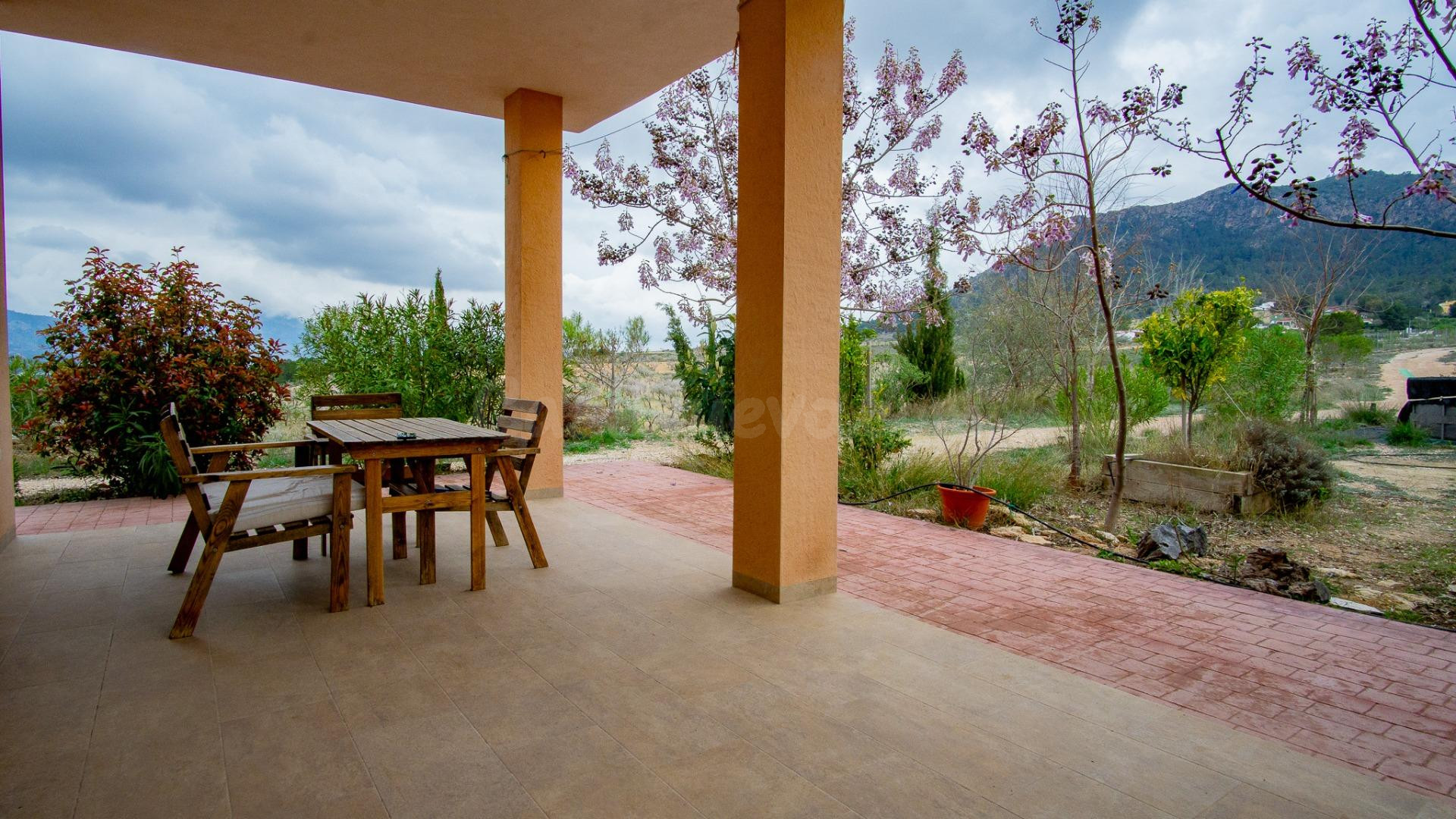 Chalet de obra nueva en venta entre Elda y Sax – listo para  - foto 3