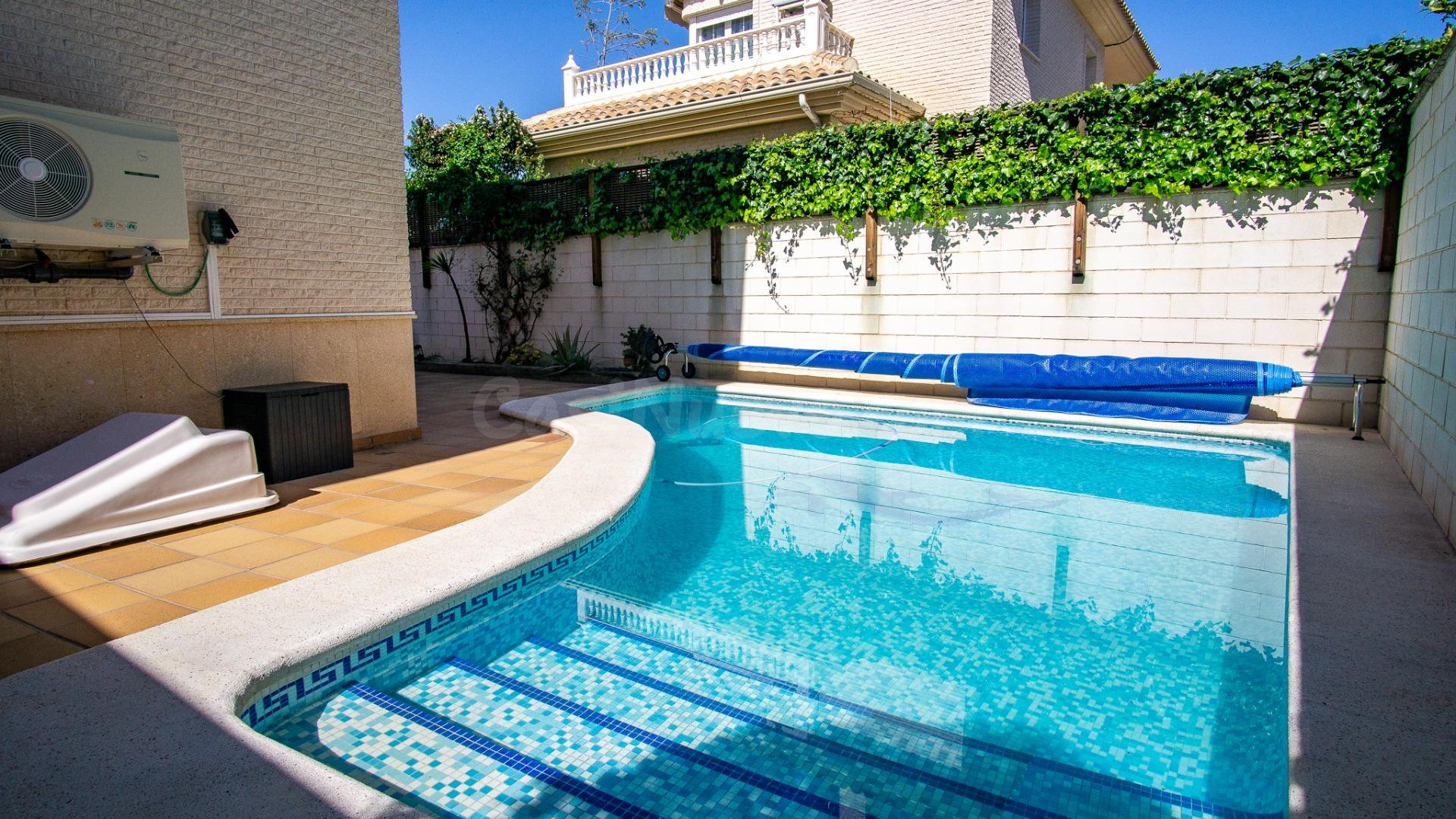 Chalet en zona Barrio San José de Petrer con piscina privada - foto 3