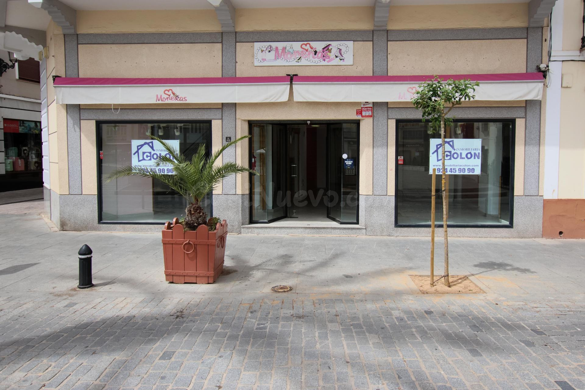Magnífico local comercial en pleno corazón de Montijo.