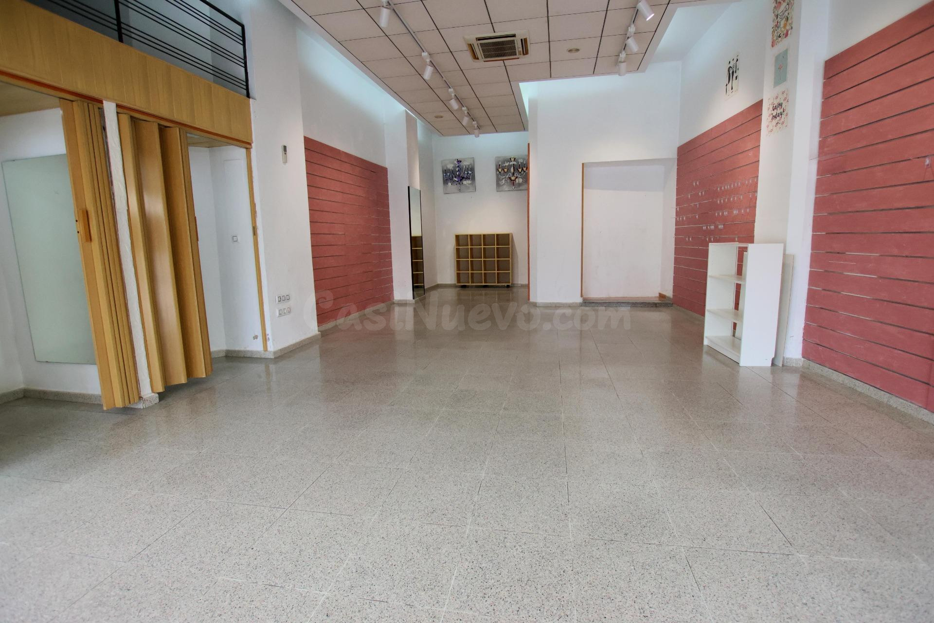 Magnífico local comercial en pleno corazón de Montijo. - foto 2