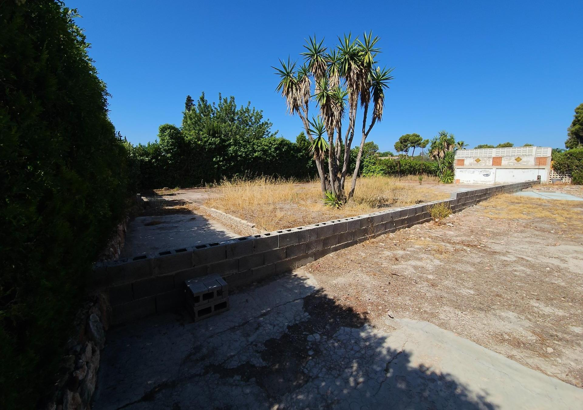 TERRENO URBANO EN RESIDENCIAL JUNTO A SIERRA CALDERONA