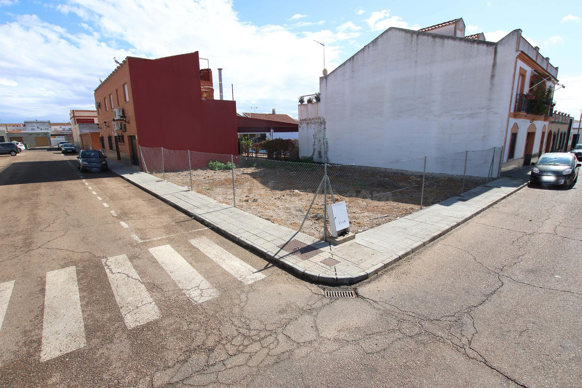 Solar urbano, de esquina en Montijo