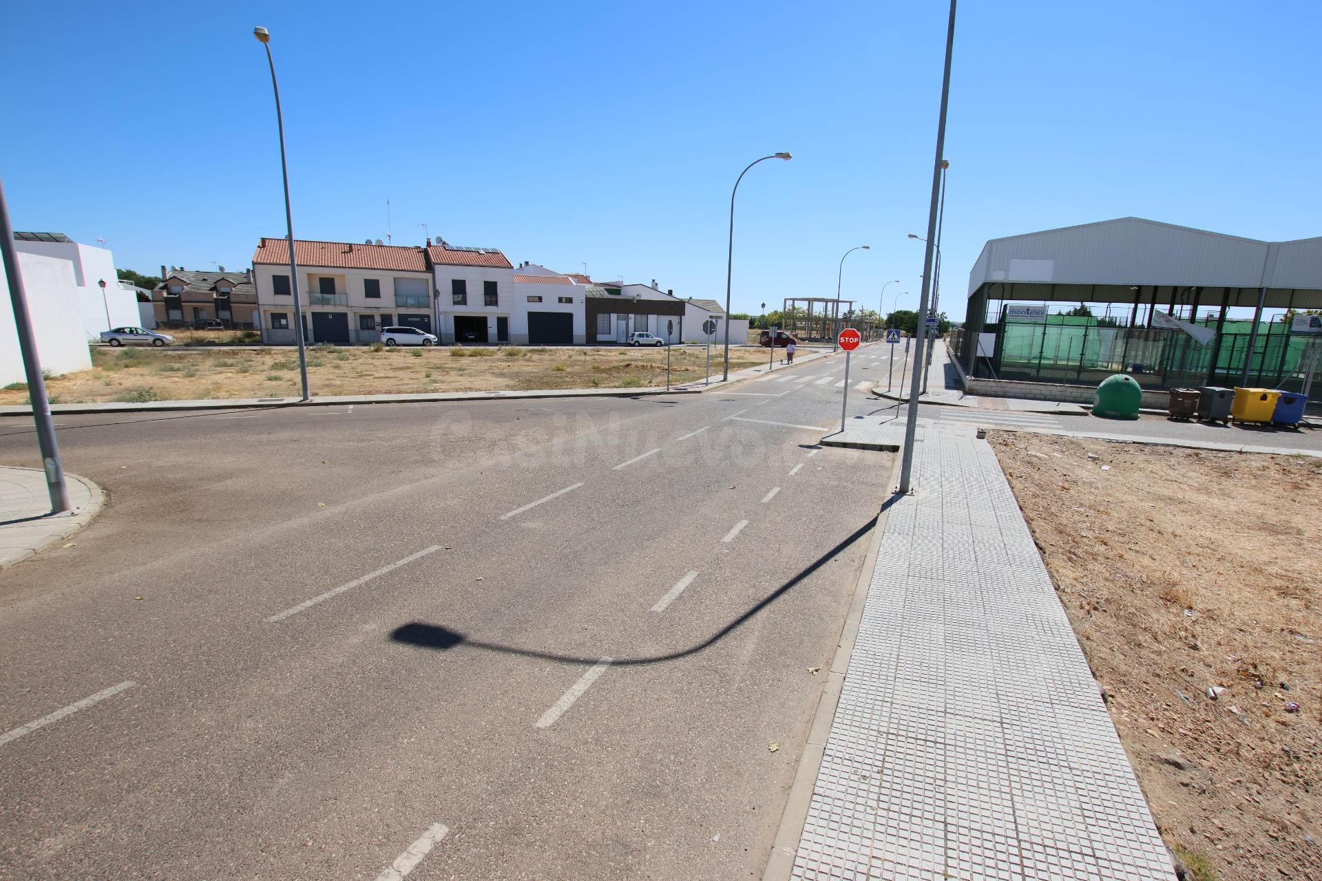 Solar en zona de Padel de Montijo - foto 4