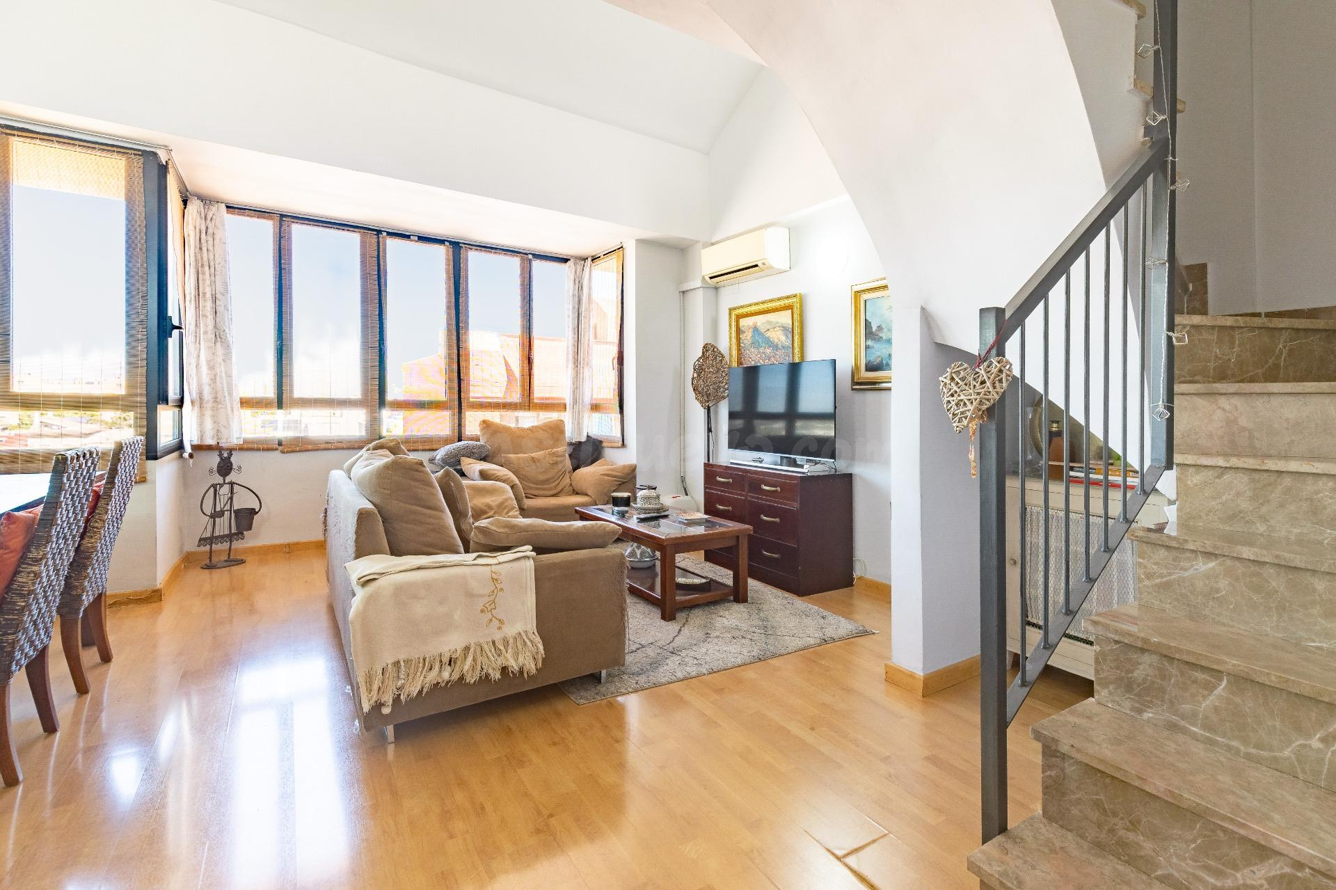 Exclusivo Ático Dúplex en Xirivella - Perfecto para Vivir y  - foto 2