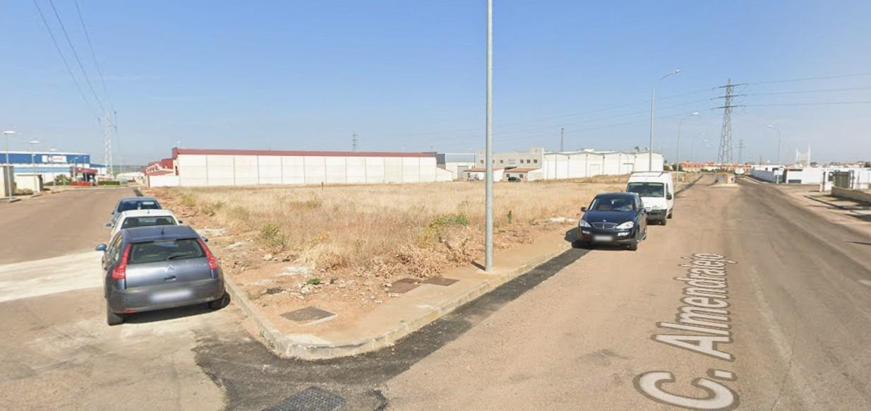 Oportunidad única: Dos solares urbanos unidos en el Polígono - foto 3