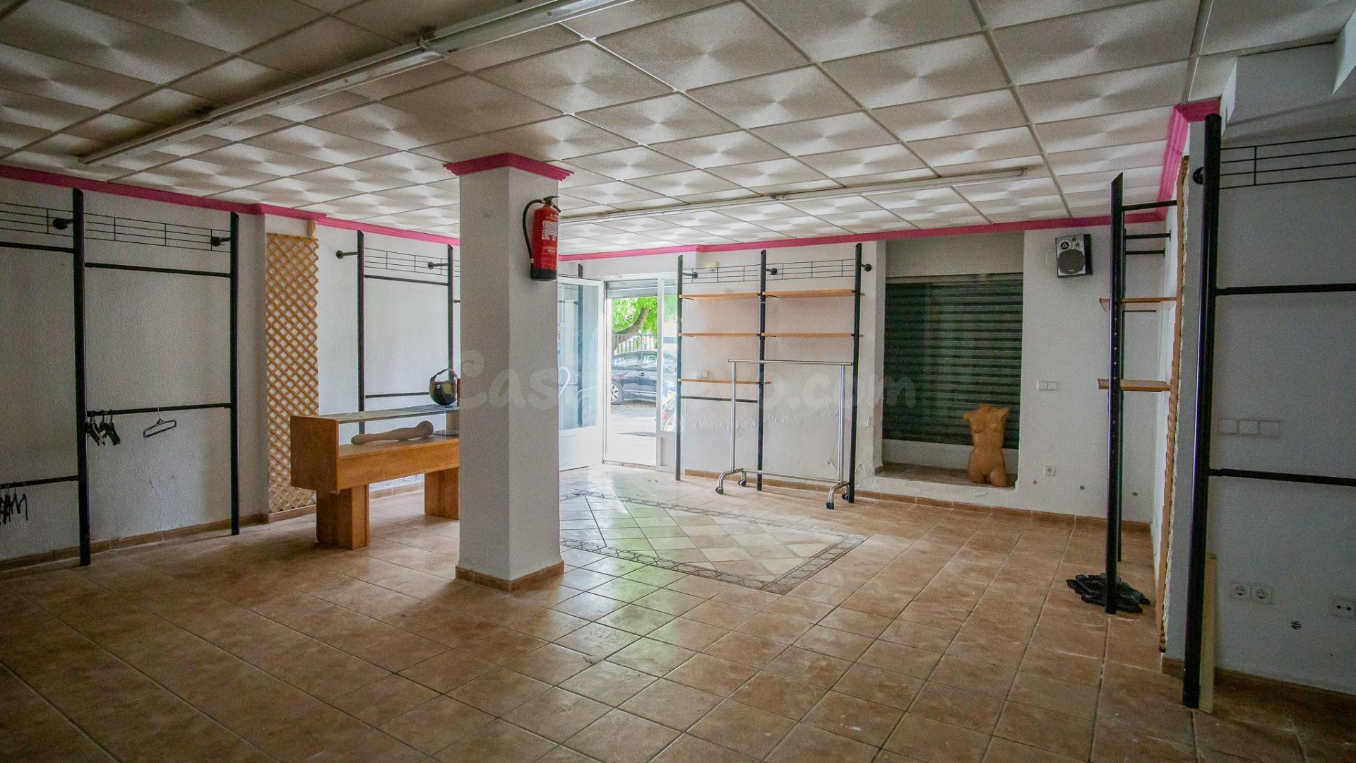 Local en zona las Trescientas de Elda. - foto 4