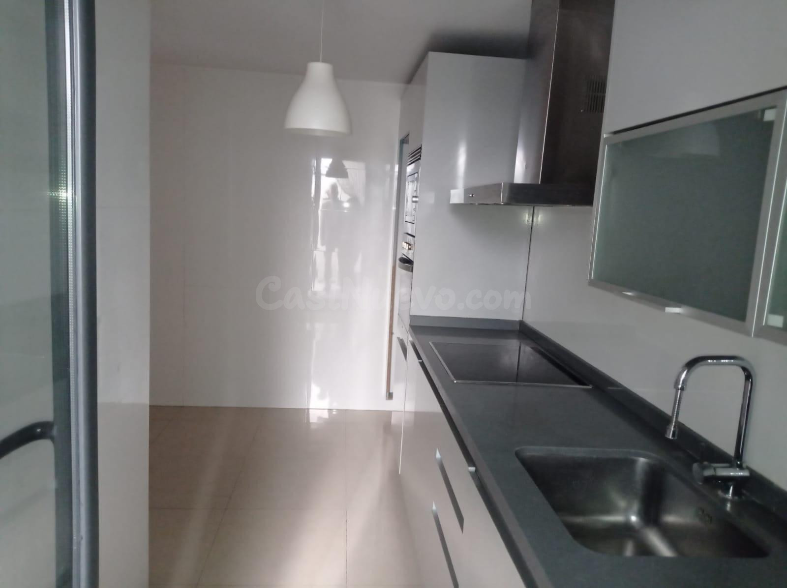 21 Inmobiliarias vende piso seminuevo , con garaje en plena 