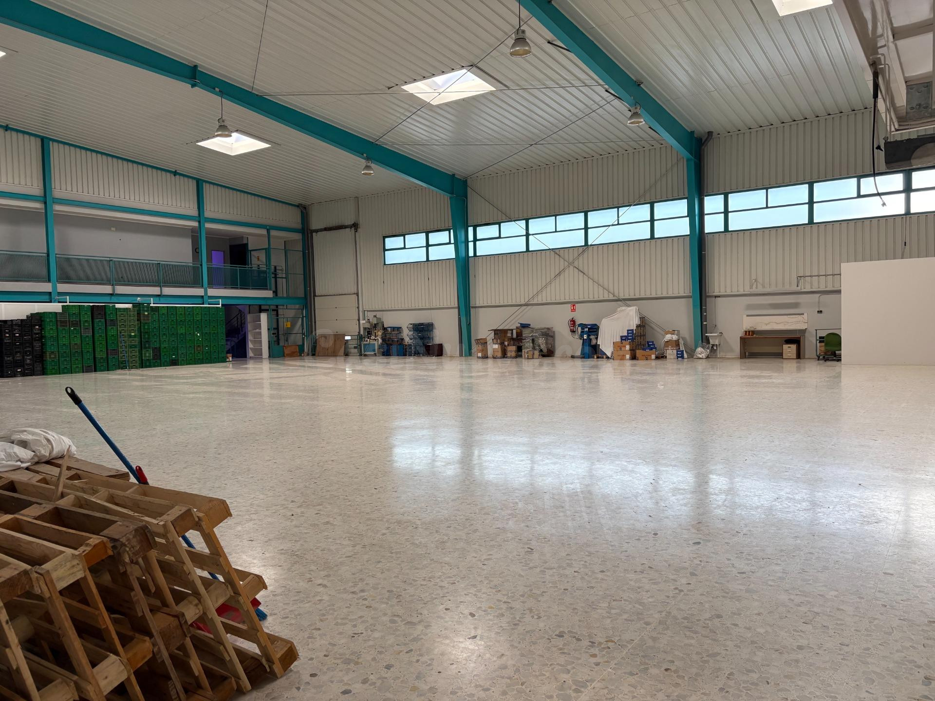 Nave industrial, ideal para almacén y oficinas - foto 3
