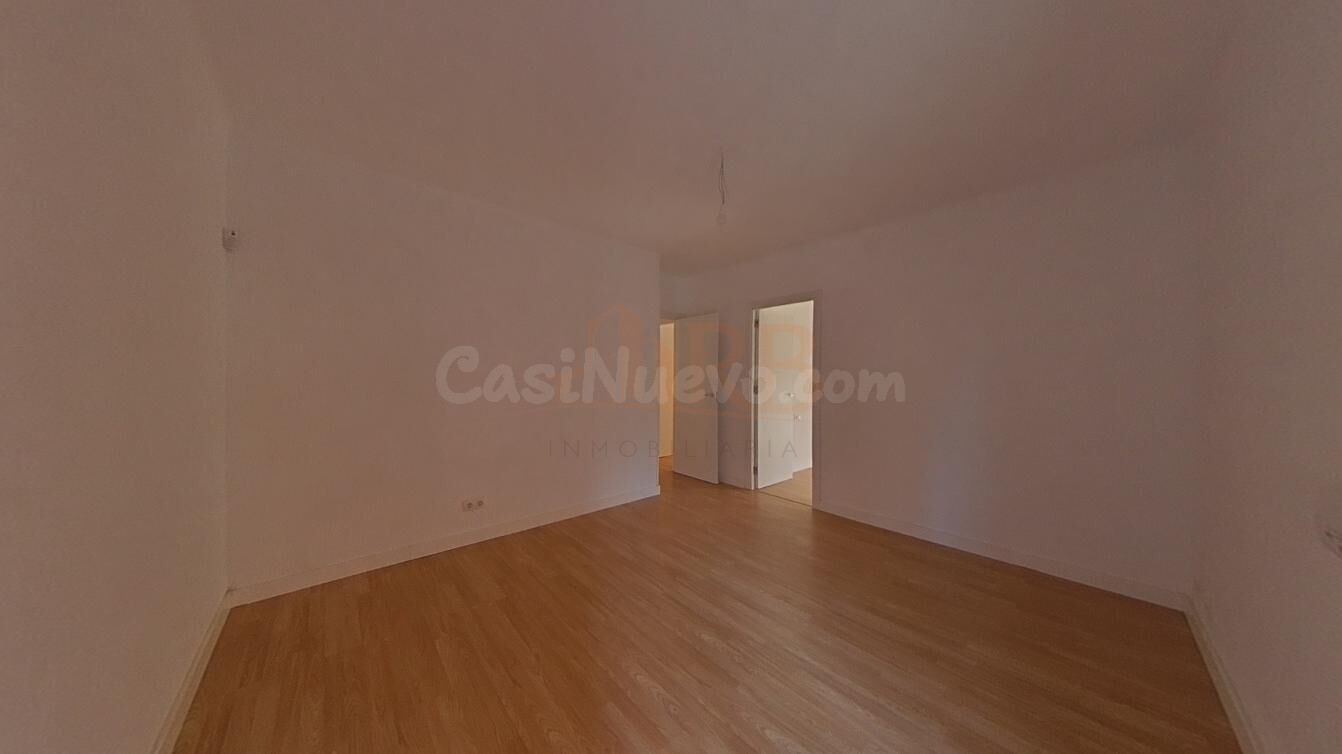 Sol todo el día y parquet: el piso que se alquila solo - foto 3