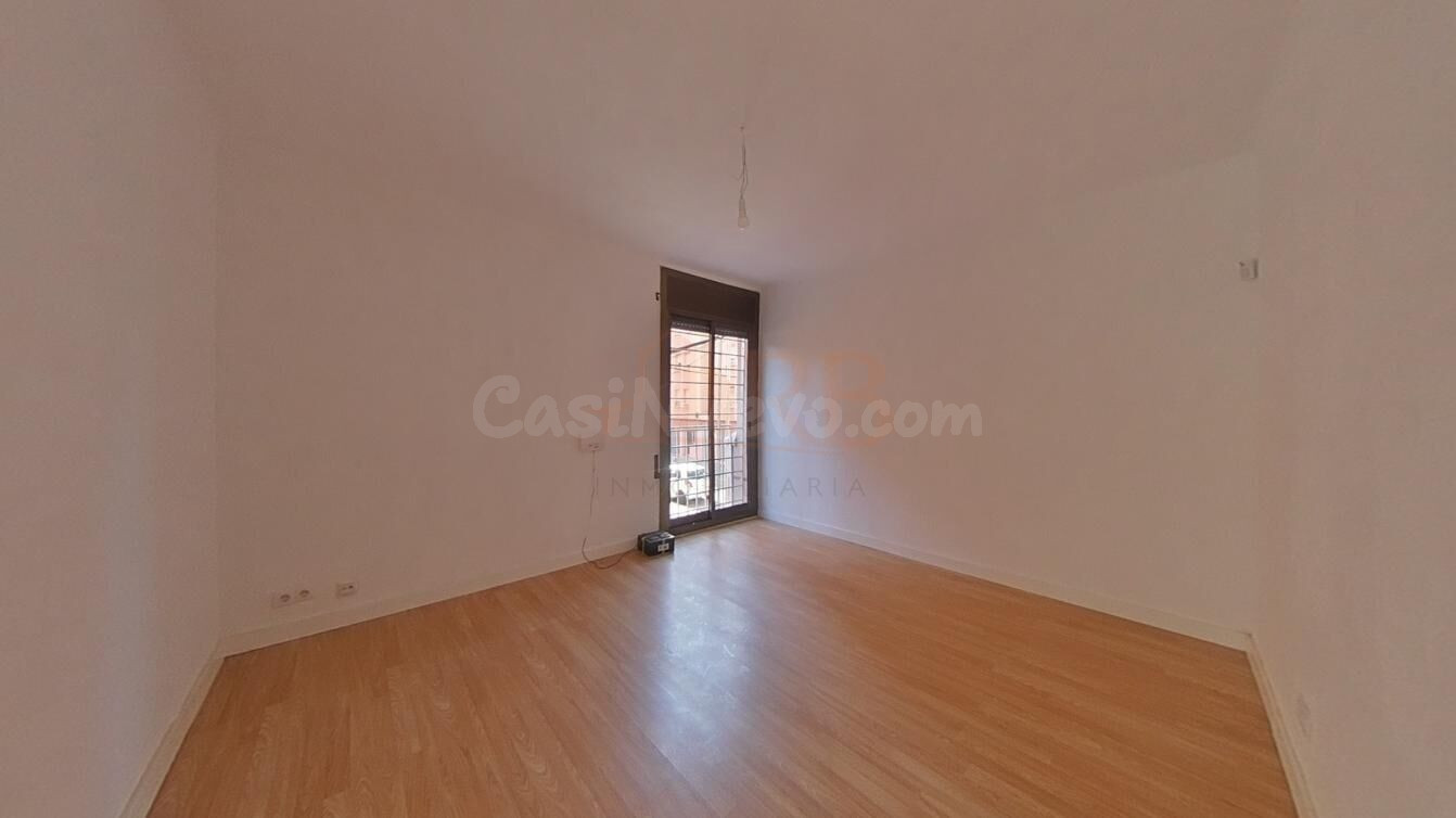 Sol todo el día y parquet: el piso que se alquila solo - foto 4