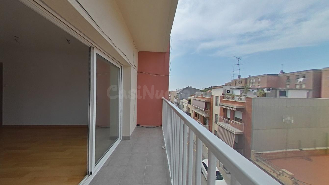 Luz, terraza y reforma bonita: el típico piso que gusta a to