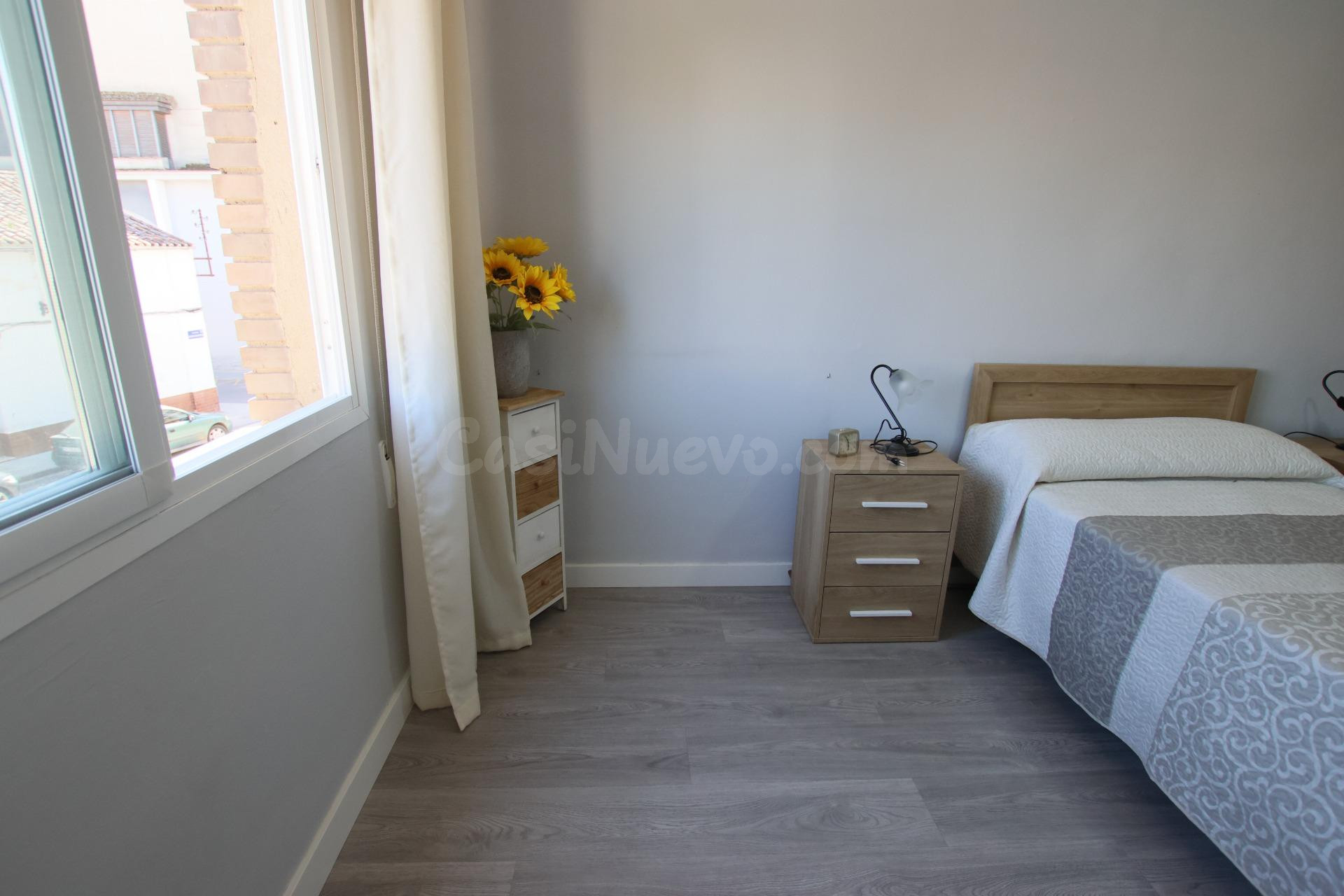 Piso en el centro de Montijo, reformado y con ascensor. - foto 3