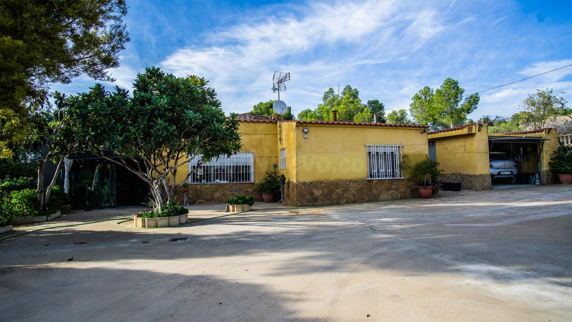 casa de campo entre Elda y Sax