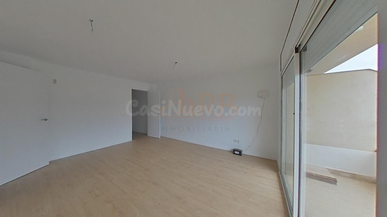 El piso que lo tiene todo: 4 habitaciones, terraza y reforma - foto 2