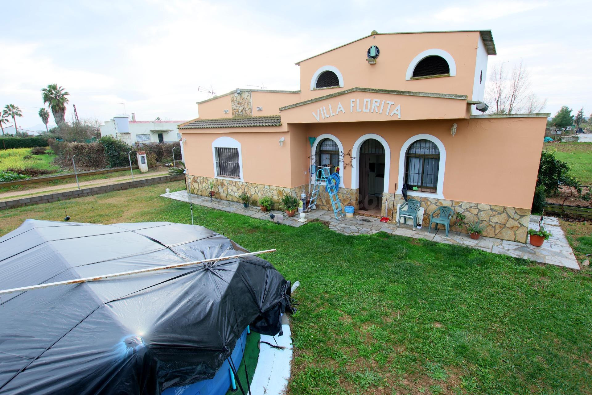 TERRENO CON CASITA A TAN SOLO 2 MINUTOS DE MONTIJO