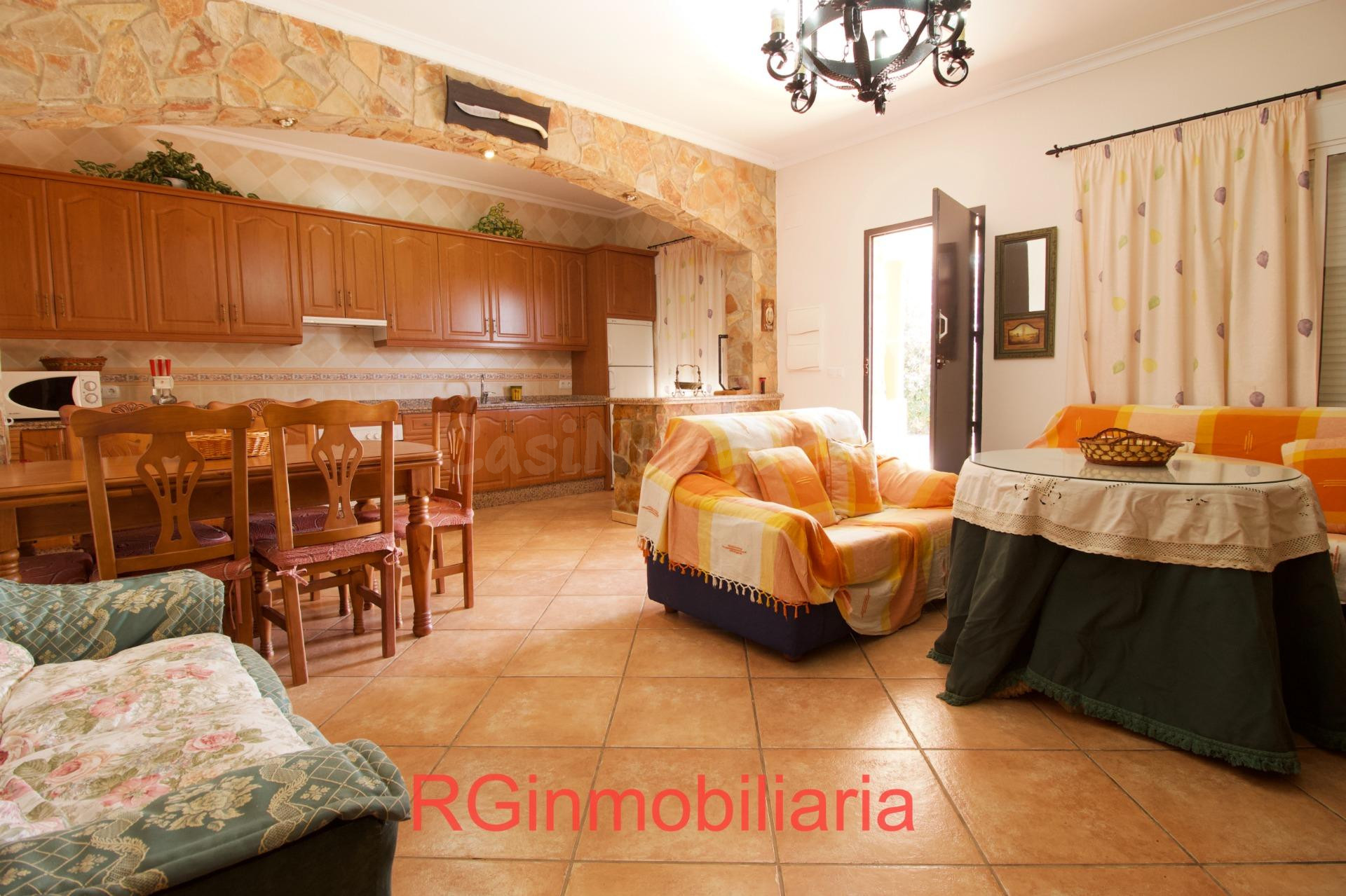 Espectacular chalet con 13.000 m2 de terreno y olivar en pro