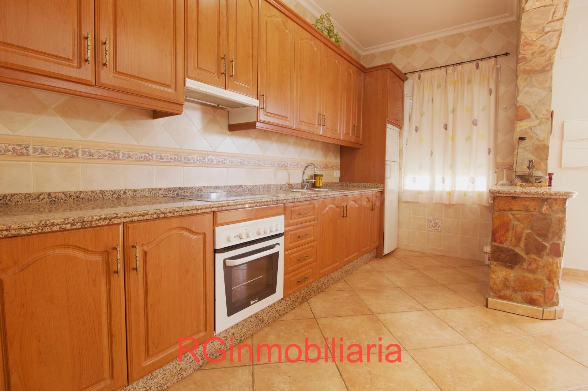 Espectacular chalet con 13.000 m2 de terreno y olivar en pro - foto 2