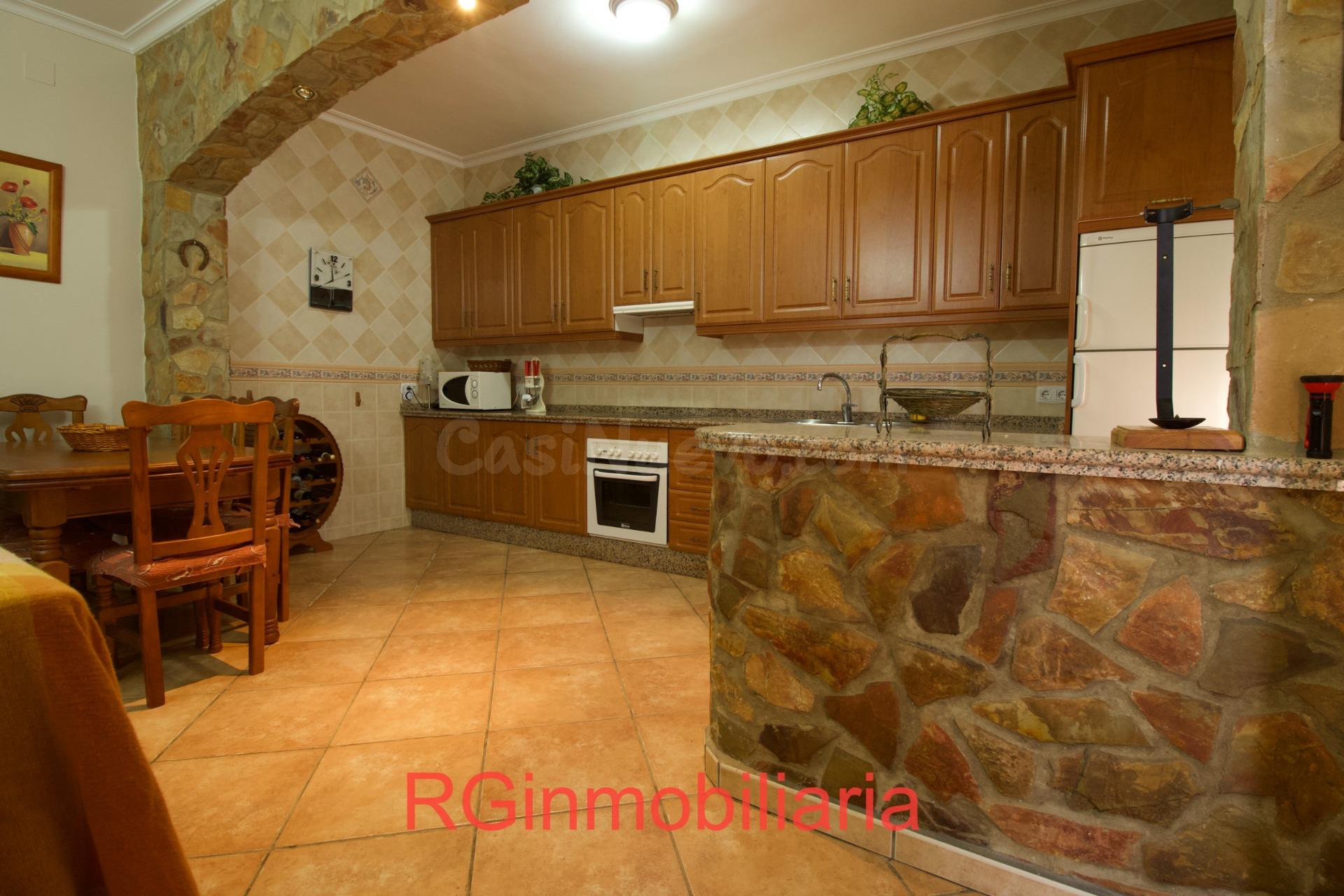 Espectacular chalet con 13.000 m2 de terreno y olivar en pro - foto 4