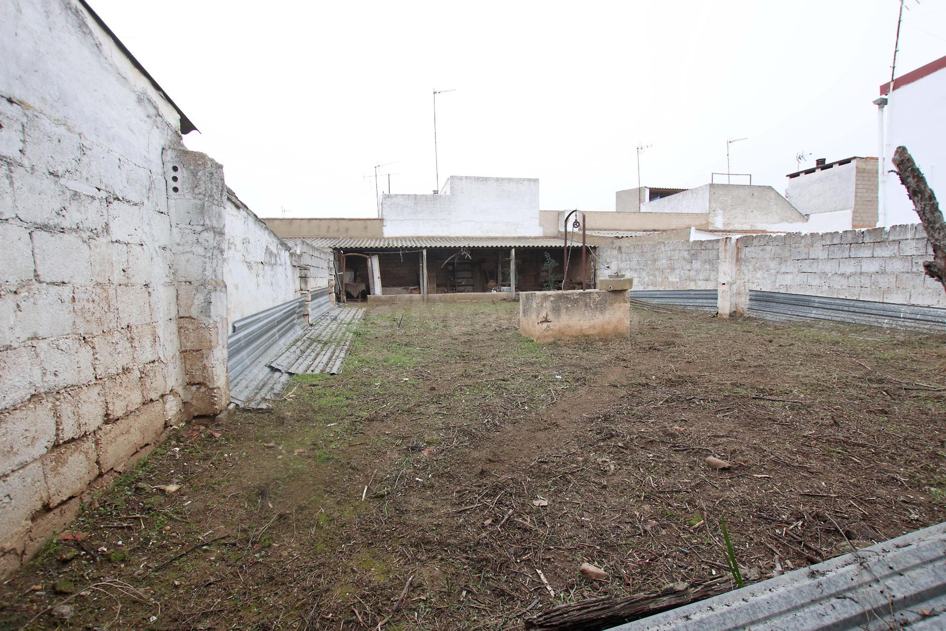 SOLAR EN ZONA DE TRÁNSITO DE MONTIJO