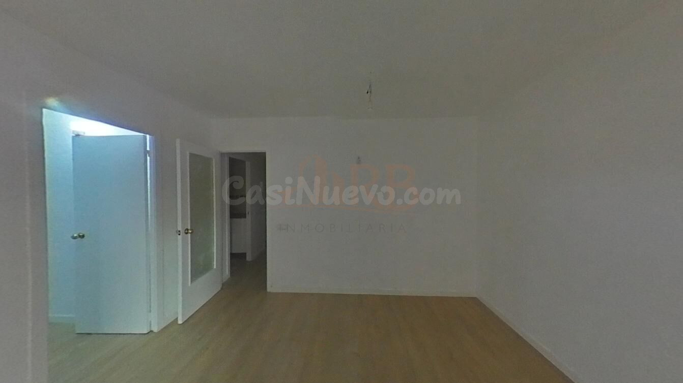 AMPLIA VIVIENDA CON TERRAZA PARA INVERSORES - foto 2