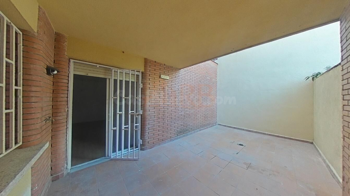 AMPLIA VIVIENDA CON TERRAZA PARA INVERSORES - foto 4