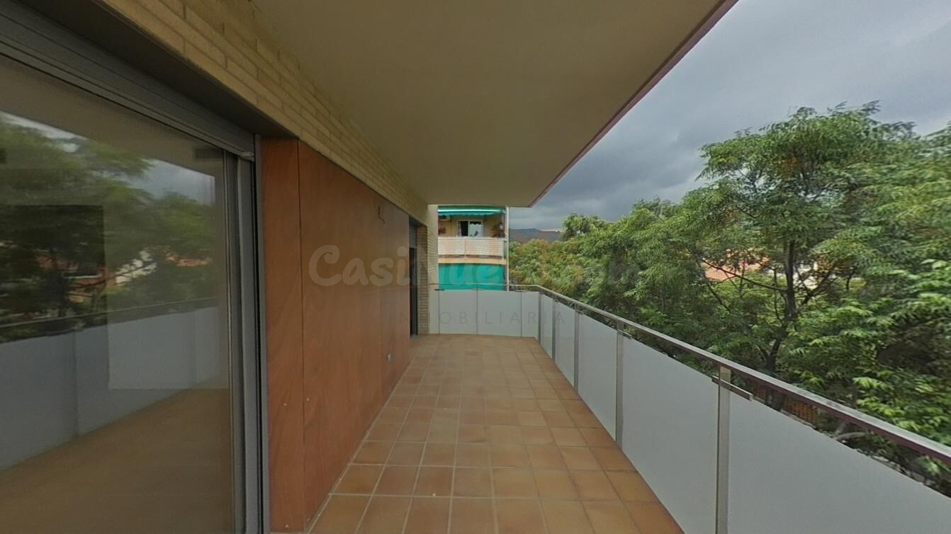 Ático dúplex como nuevo con piscina comunitaria, luz, amplit - foto 2