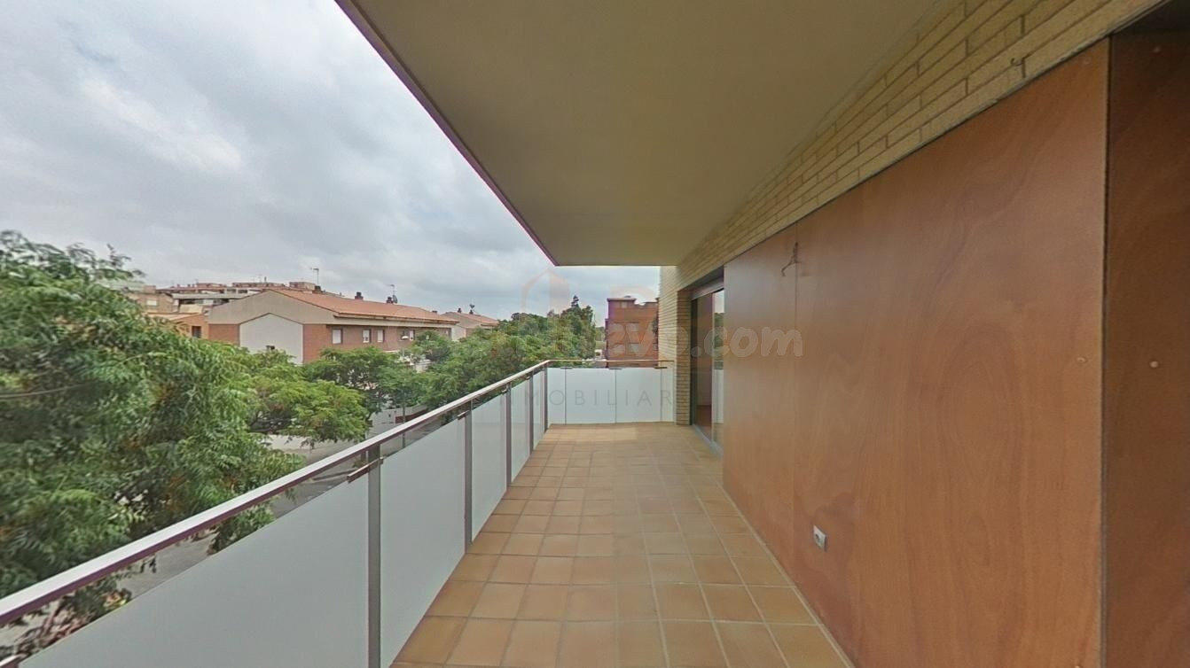 Ático dúplex como nuevo con piscina comunitaria, luz, amplit - foto 3