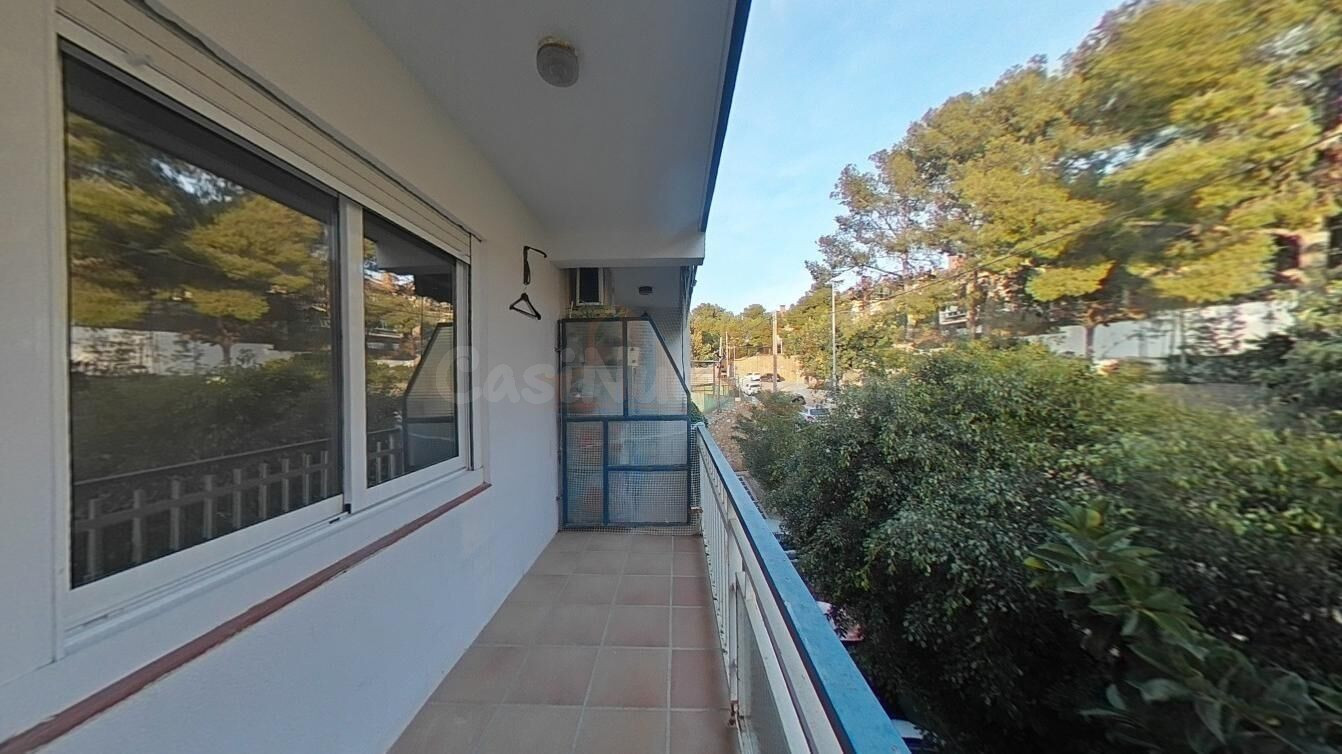 Ático con terraza y vistas al Garraf: una joya difícil de re - foto 3