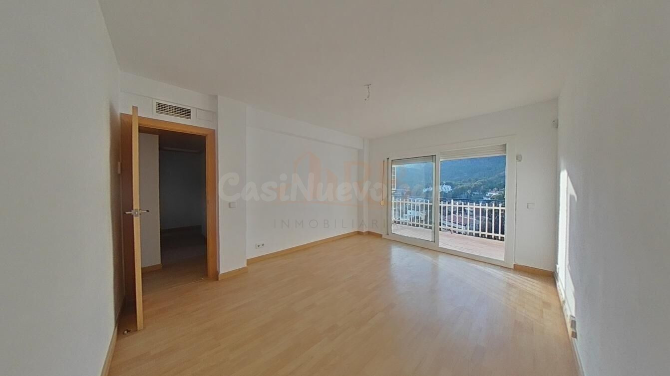 Ático con terraza y vistas al Garraf: una joya difícil de re - foto 4