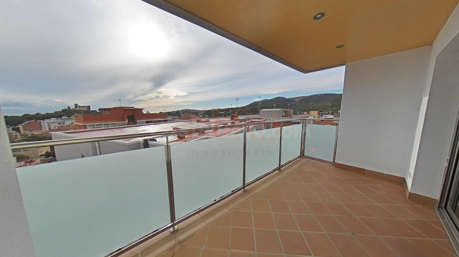 Dúplex reformado con 2 grandes terrazas: diseño, luz y valor