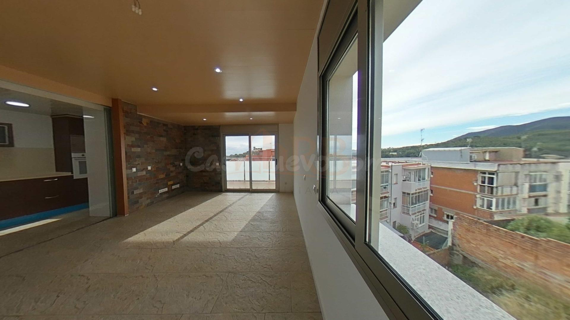 Dúplex reformado con 2 grandes terrazas: diseño, luz y valor - foto 3