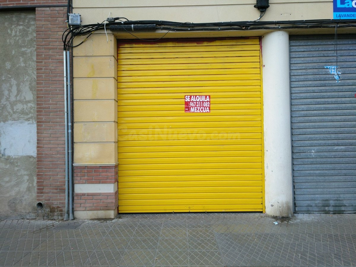 LOCAL COMERCIAL EN CALLE CORREDERA
