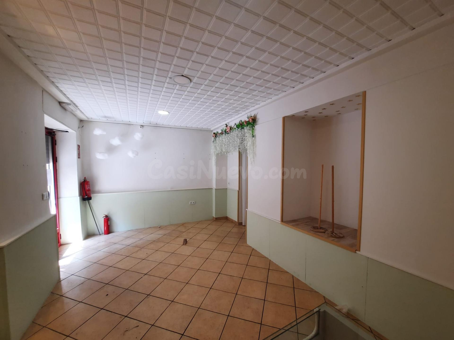 LOCAL COMERCIAL MUY CENTRICO TOTALMENTE ACONCIONADO - foto 3