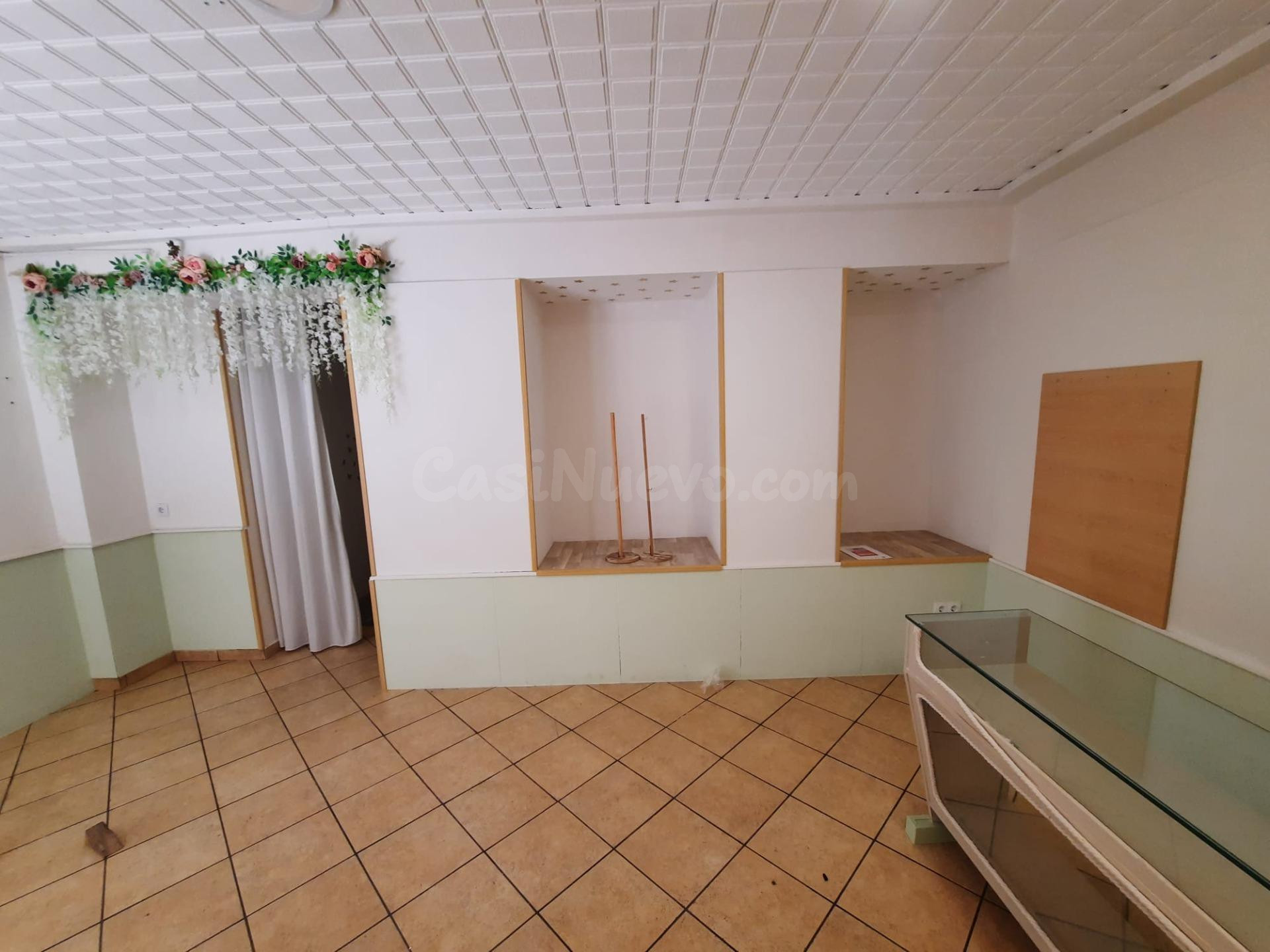 LOCAL COMERCIAL MUY CENTRICO TOTALMENTE ACONCIONADO - foto 4