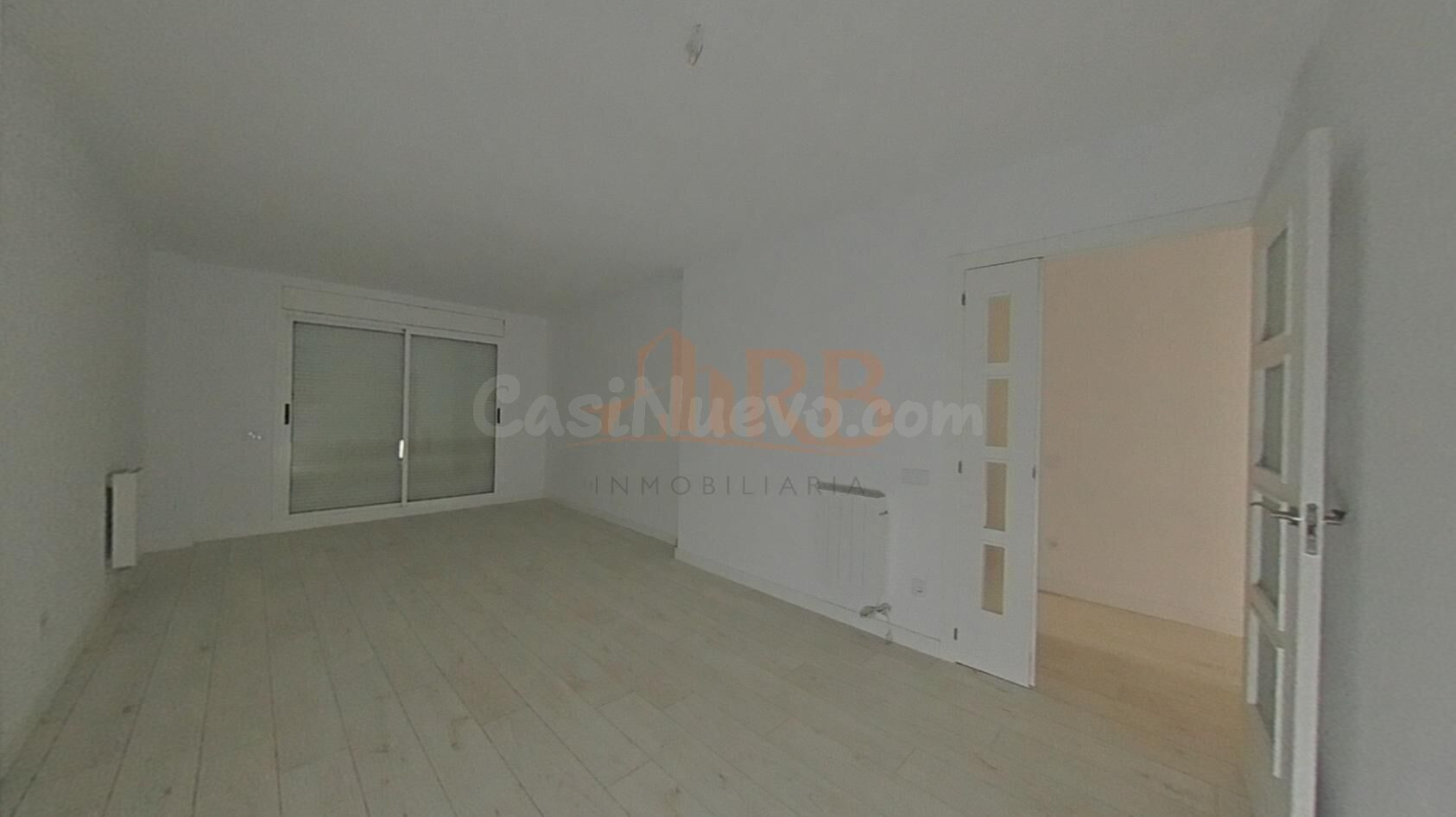 Amplio Piso en el Corazón de Castelldefels: Oportunidad Únic - foto 2