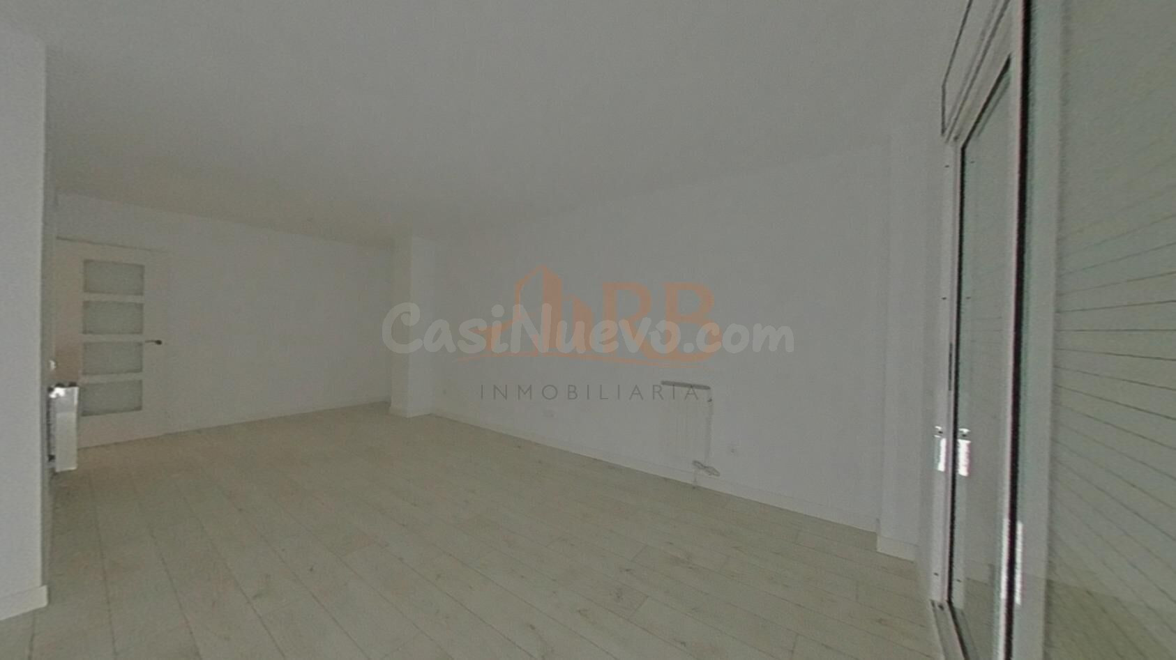 Amplio Piso en el Corazón de Castelldefels: Oportunidad Únic - foto 3