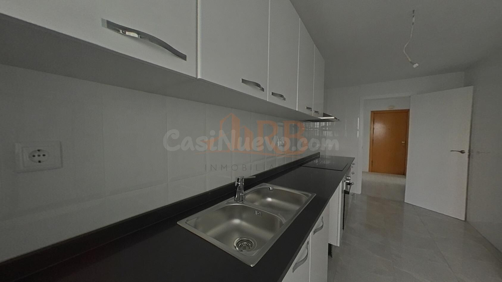 Amplio Piso en el Corazón de Castelldefels: Oportunidad Únic - foto 5