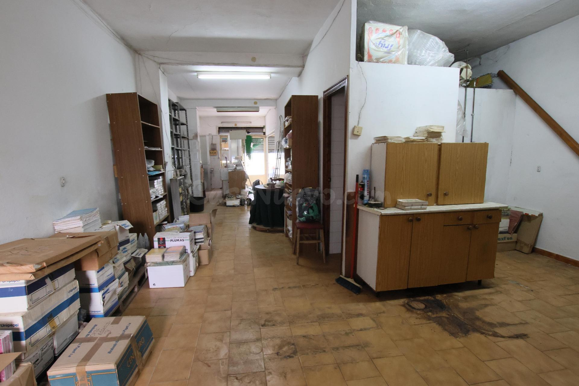 Local comercial en buena zona de Montijo - foto 3